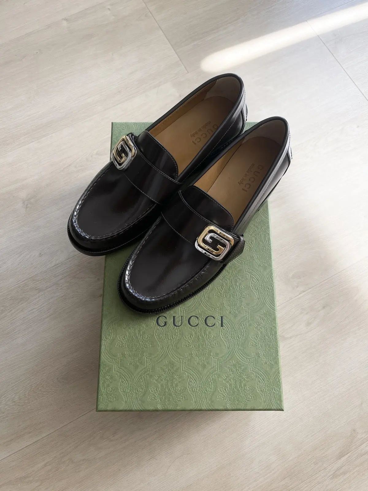 Gucci Logo Plague Leather Loafers