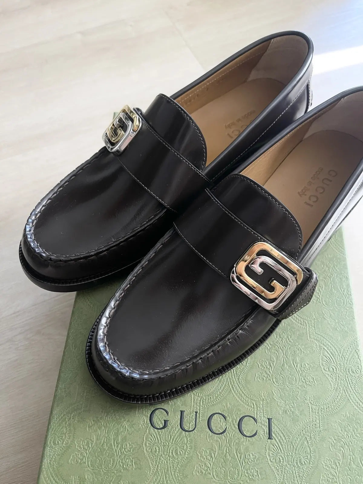 Gucci Logo Plague Leather Loafers