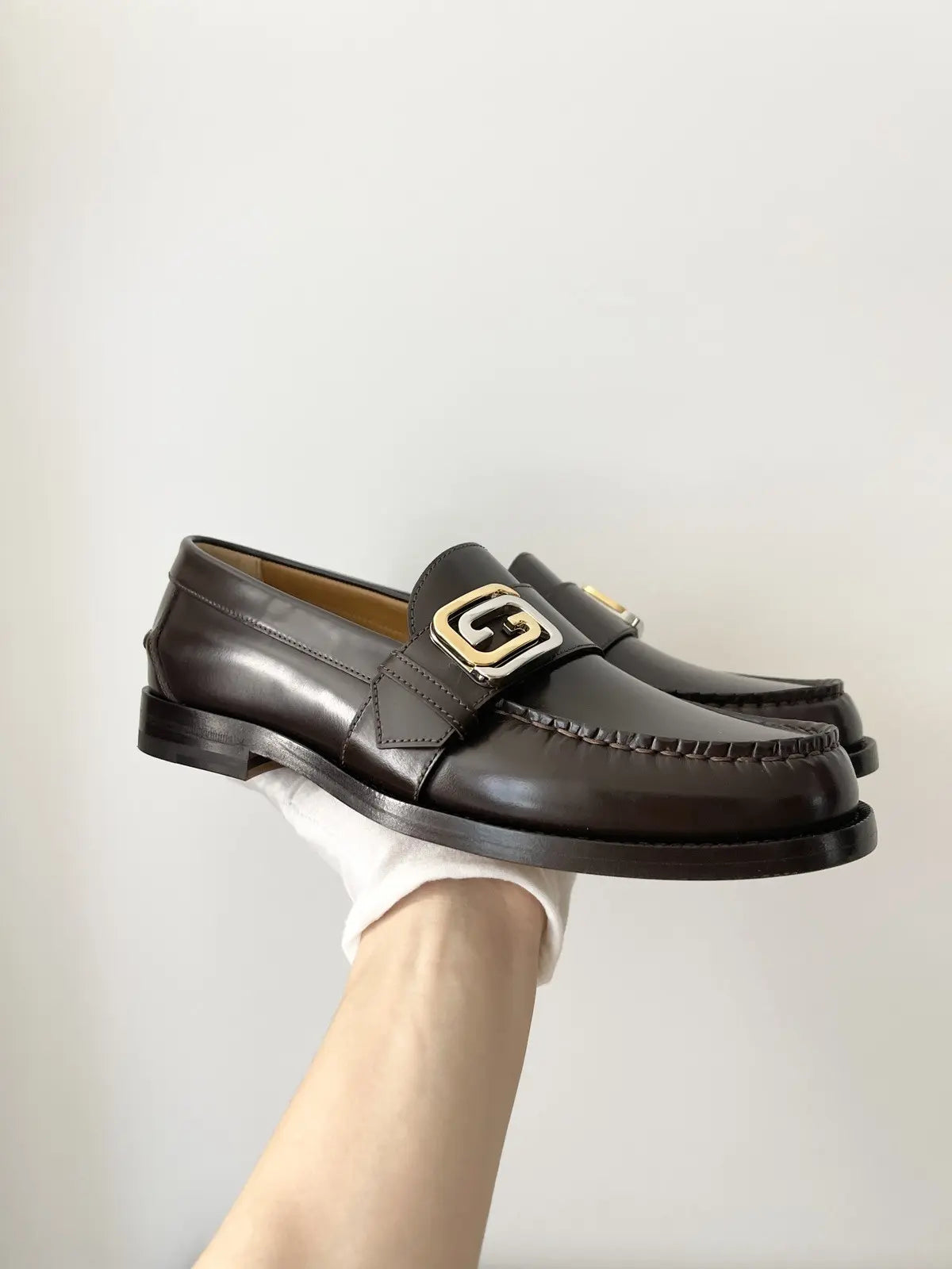 Gucci Logo Plague Leather Loafers