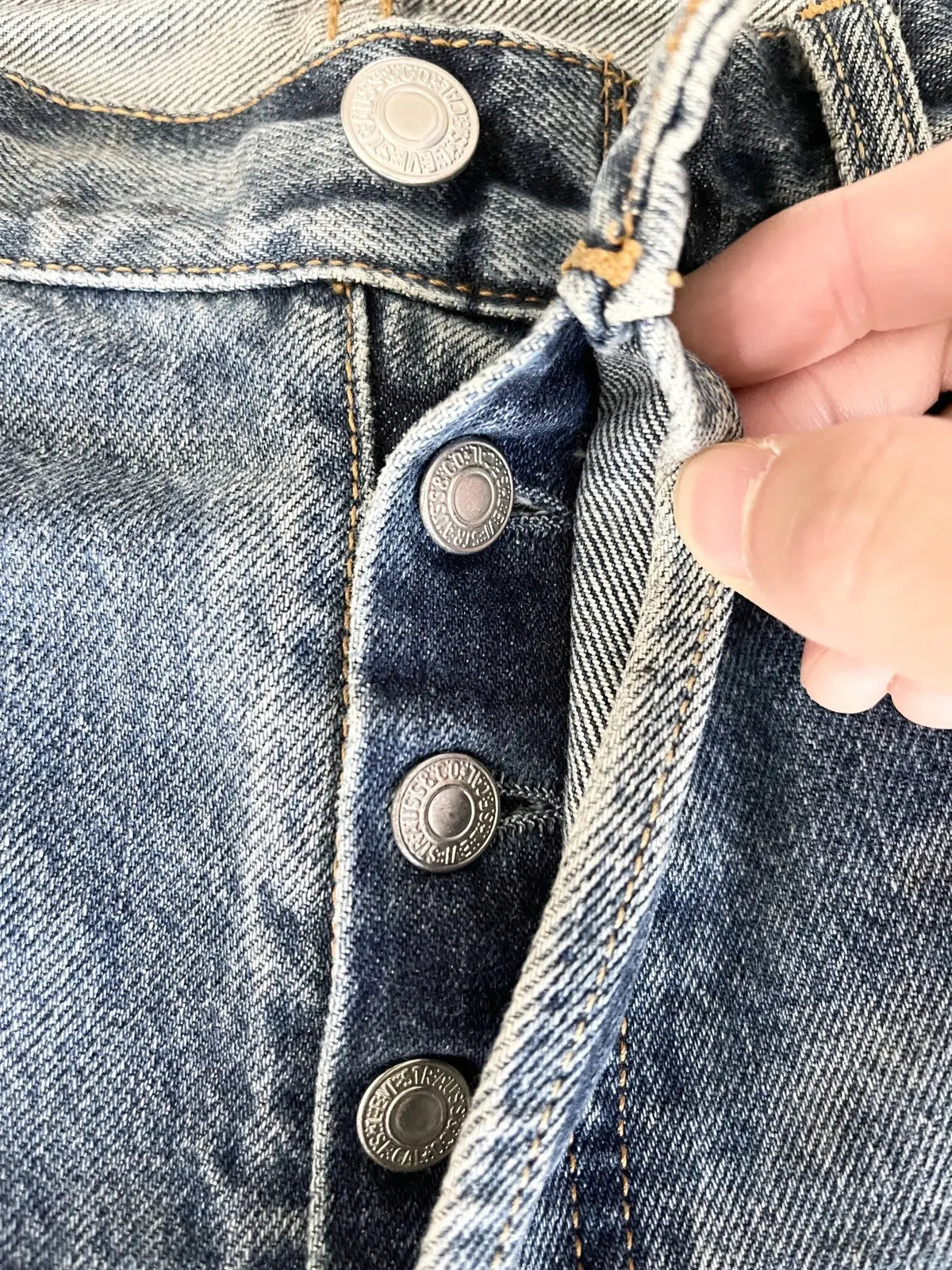 2000s Levi's Korea 501 Fading Coloration Denim Jeans