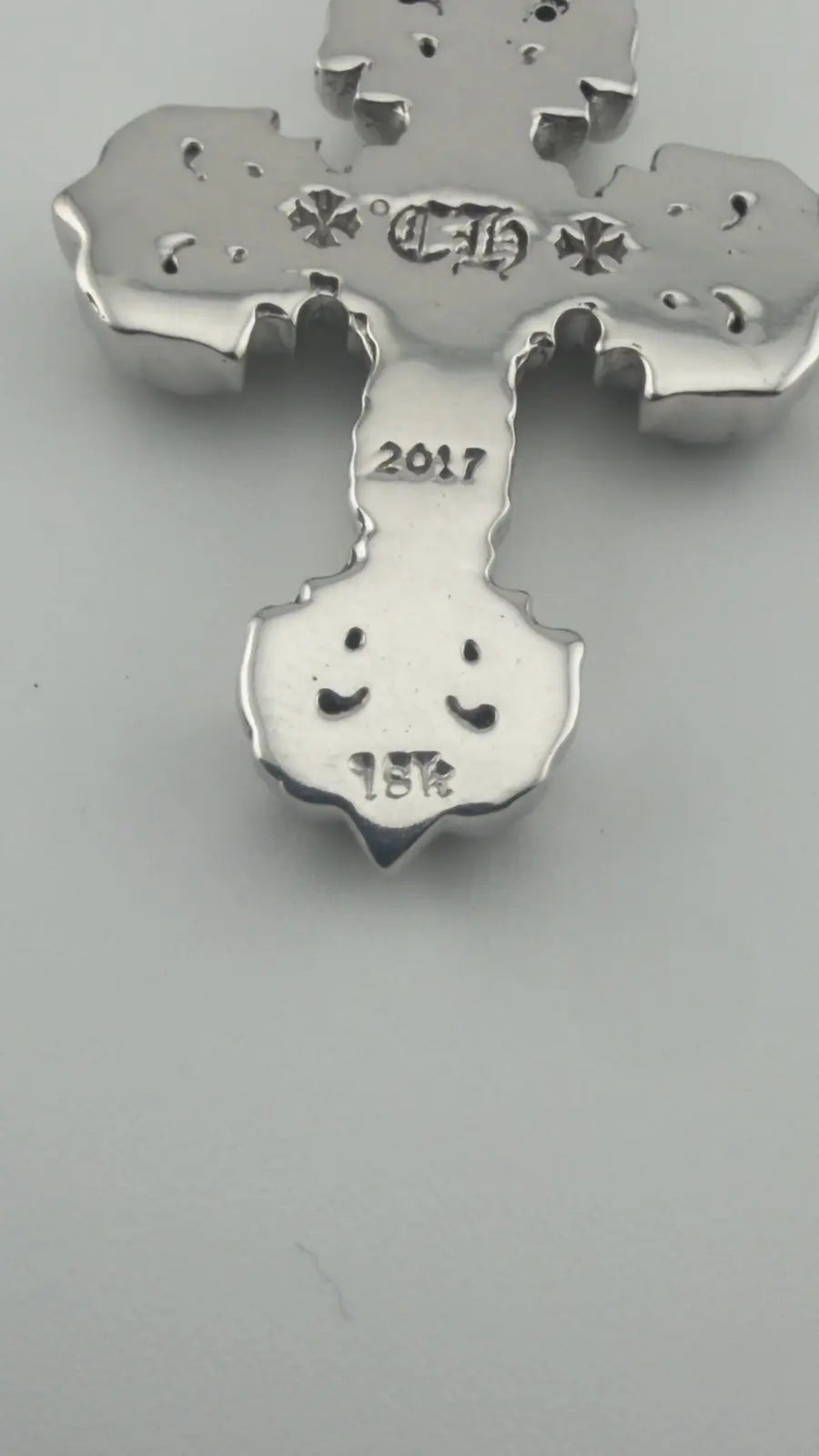18K White Gold Emerald Filigree Charm Pendant