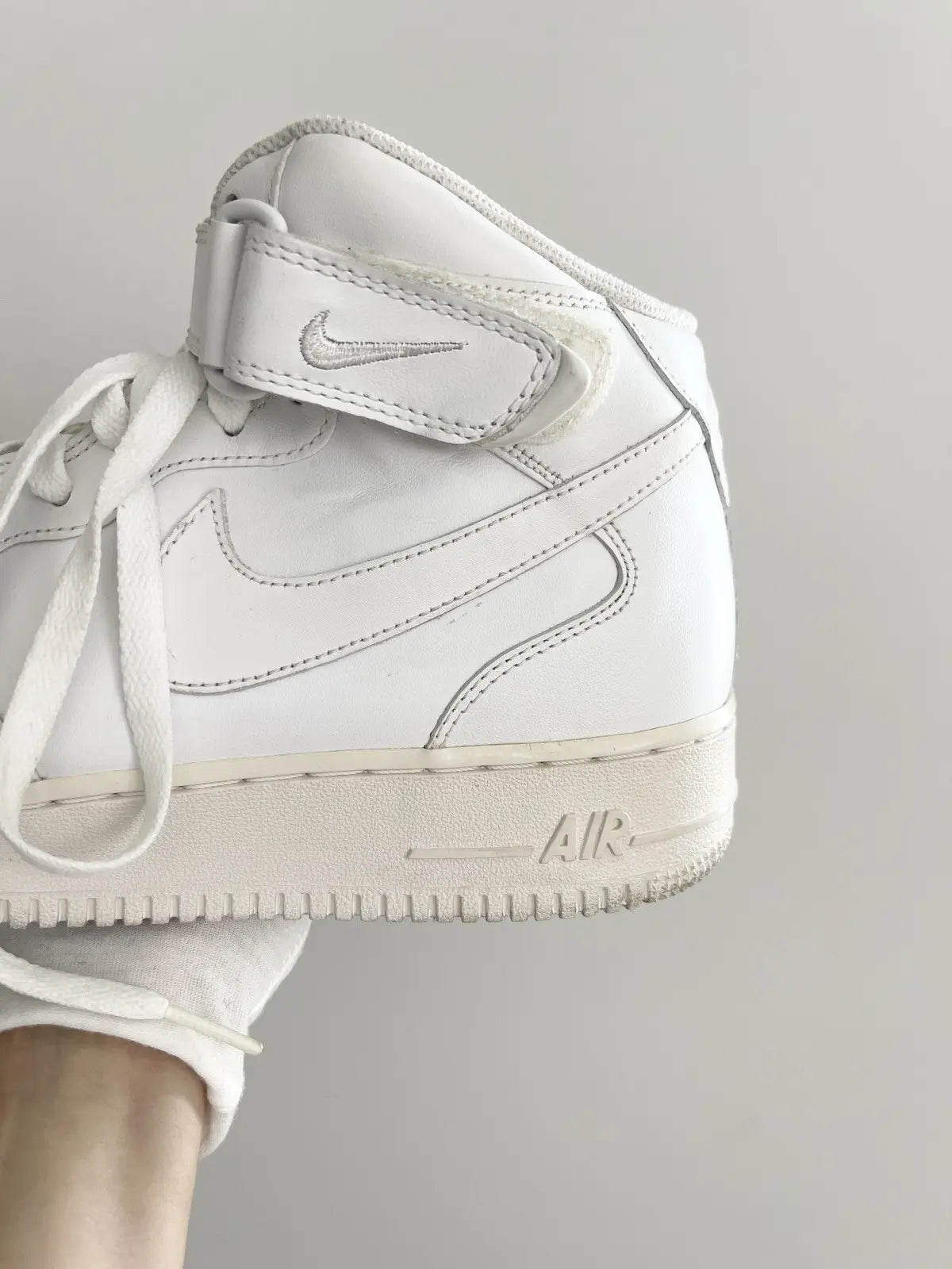 Vintage Nike Air Force 1 Mid ‘82 “White”