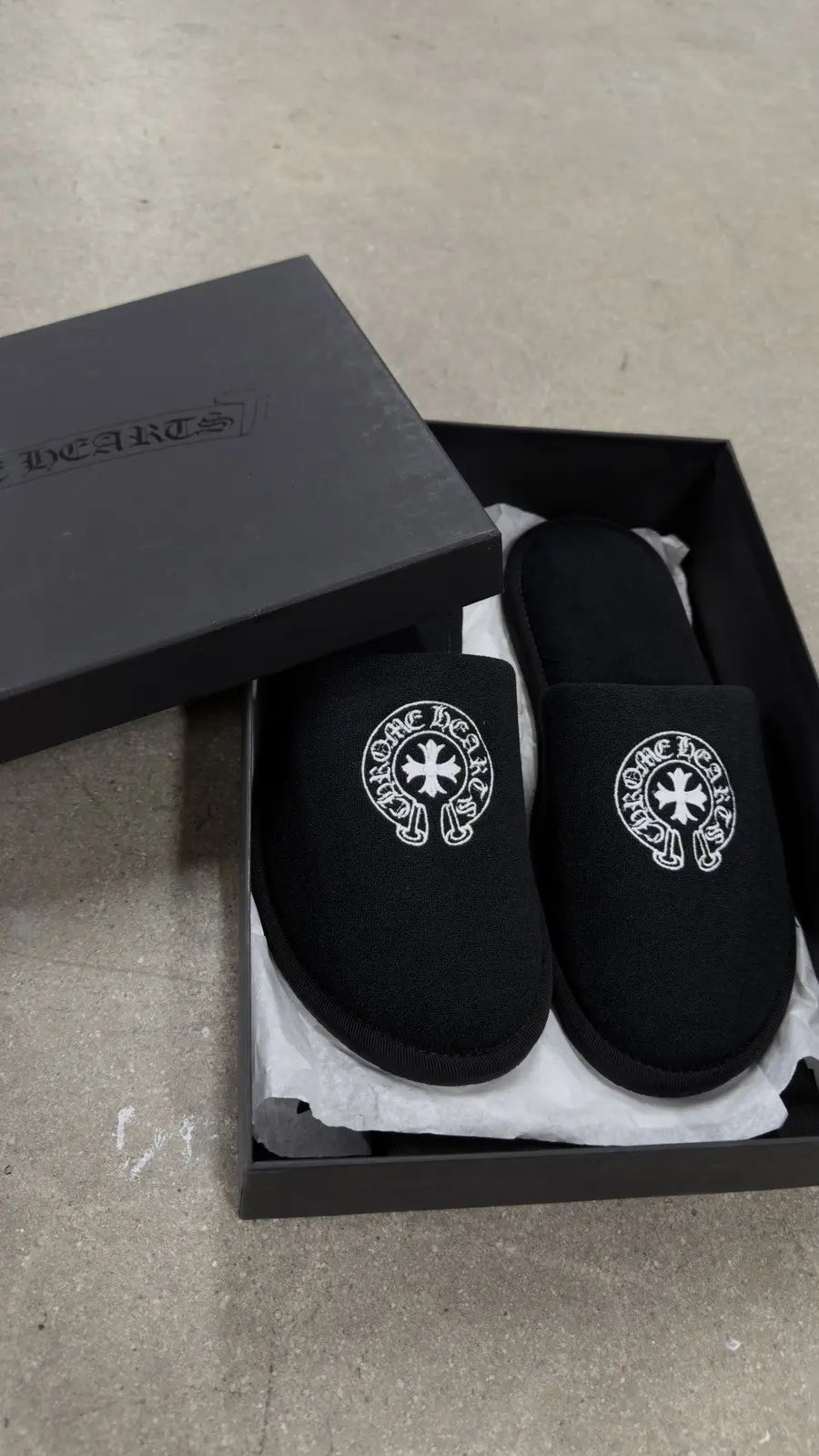 Chrome Hearts Black & White Horseshoe Logo Slippers