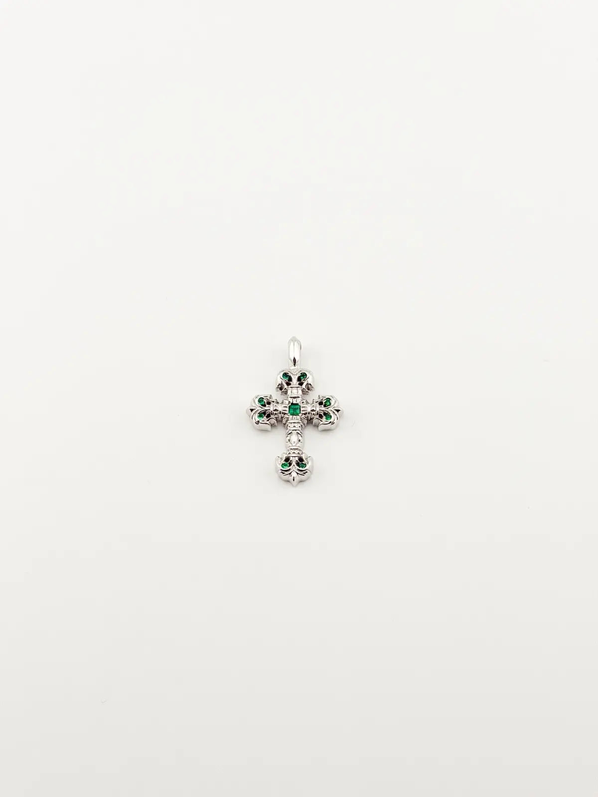 18K White Gold Emerald Filigree Charm Pendant
