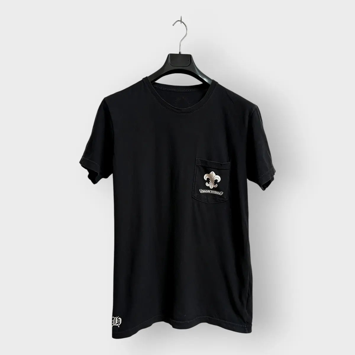 Chrome Hearts Triple Daggers Scroll Logo Tee